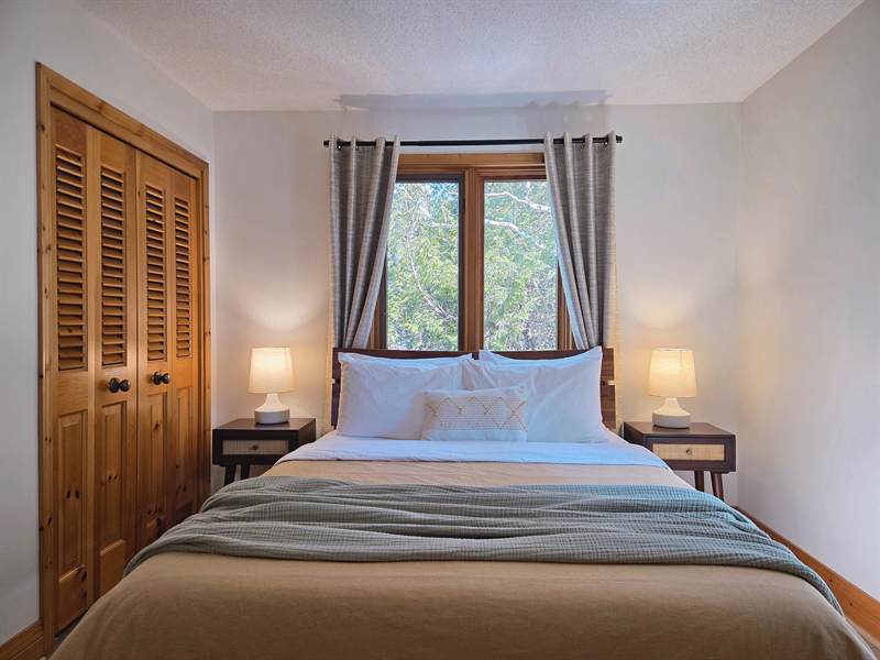 Alba, the quiet queen room